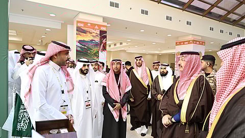 الأمير تركي بن طلال يزور جناح جامعة جازان في ملتقى التميّز المؤسسي