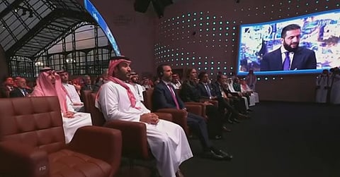 تأكيدًا على دعم المملكة للاقتصاد السوري.. ولي العهد يحضر جلسة الرئيس السوري بمنتدى الاستثمار