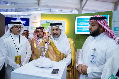 وزير الصحة خلال زيارته لجناح "كفى" في ملتقى الصحة العالمي 2025: جمعية كفى.. "كفّوا ووفّوا"