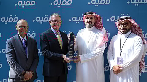 مستشفى د. سليمان فقيه بجدة يحصل على جائزة "الالتزام المؤسسي بالتميّز" من مؤسسة المراجعة الجراحية خلال ملتقى الصحة العالمي 2025