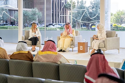 الخطيب يتوقّع صدور التأشيرة الخليجية الموحدة في 2026.. و150 مليون راكب سنويًا عبر 4 ناقلات