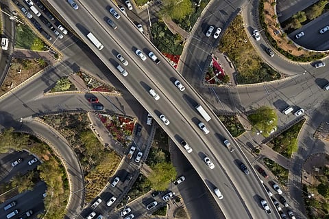 ترند "يمشي ولا هِمّة" يثير الجدل.. ومطالبات بتطبيق العقوبات على ممارسيه