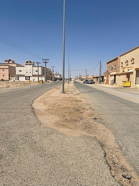 بعد 5 سنوات من التجاهل.. أهالي طحي يشتكون: مشاريع متعثرة وخدمات غائبة وبلدية الرويضة لا تستجيب