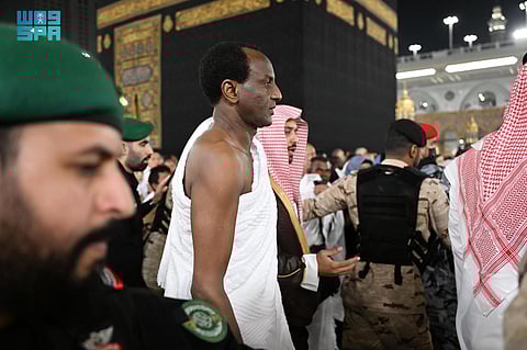 رئيس وزراء جمهورية النيجر يؤدي مناسك العمرة