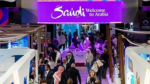 أرض السعودية يتصدر أجنحة معرض لندن السياحي في جائزة الأجنحة المبتكرة