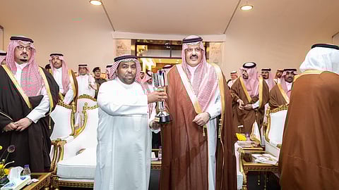 امير حائل يكرّم صحيفة "سبق" نظير تغطيتها لبطولة جمال الخيل العربية