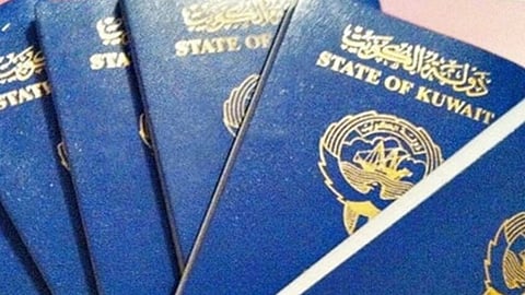 الكويت تسحب الجنسية من 8 أشخاص بينهم امرأة حصلت على جنسية أجنبية