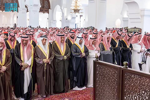 نائب أمير الرياض يؤدي صلاة الميت على شقيق وزير التعليم