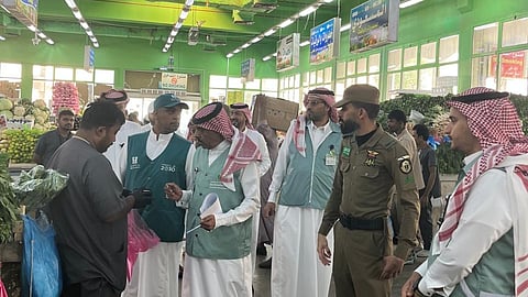 "بيئة العاصمة المقدسة" ولجنة التوطين تتفقدان سوق الخضار والفواكه المركزي