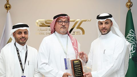 الرئيس التنفيذي للهيئة الملكية لمدينة مكة يكرم شركة دله لنقل الحجاج