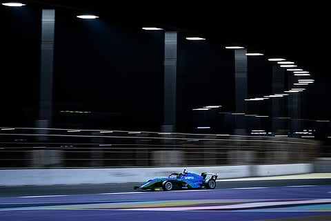 سكوت ليندبلوم يحسم الجولة الثالثة من فورمولا4 على حلبة كورنيش جدة