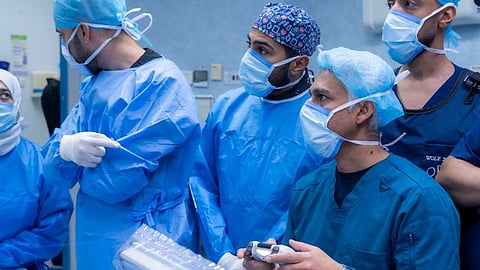 نجاح أول عمليات تنظير حالب روبوتي مرن بتقنية (ILY®) في الدمام الطبي