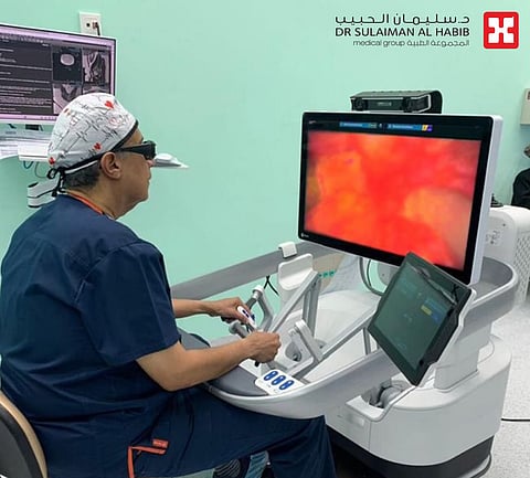 مستشفى الدكتور سليمان الحبيب بالمحمدية في جدة يُجري جراحة متقدمة بالروبوت لإنهاء معاناة ثلاثينية مع ورم بالمبايض بطول 10سم
