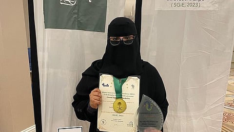 طالبة من جامعة جازان تحصد الذهب في "SGiE 2025" بابتكار لمعالجة المياه بتقنيات "إنترنت الأشياء"