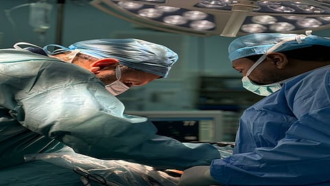 نجاح عملية نادرة لتجميل حوض الكلية لشابة عشرينية بمستشفى الأمير عبدالمحسن بمحافظة العلا