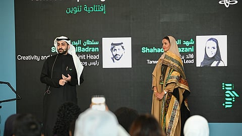 انطلاق برنامج "تنوين 2025" في إثراء بـ8 معارض وشعار "صمّم ما لا يُرى"