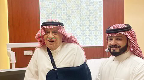 الكابتن خليل الزياني يخضع لجراحة ناجحة بمستشفى الدكتور سليمان الحبيب بالخبر