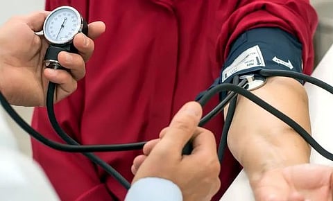 دراسة: الألم المزمن يرفع خطر الإصابة بارتفاع ضغط الدم بنسبة 75%