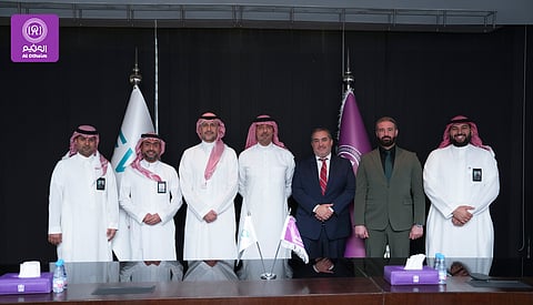 شركة العثيم للاستثمار توقّع اتفاقية شراكة مع شركة EVIQ في مجمعاتها التجارية بالمملكة