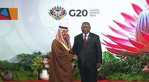 فيصل بن فرحان يصل إلى مقر قمة قادة مجموعة العشرين في جوهانسبرغ لترؤس وفد المملكة