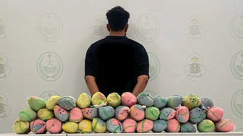 "أمن الطرق" في عسير يضبط مواطنًا بحيازته 68 كيلوجرامًا من القات المخدر