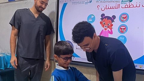 "ابتسم" توزع 450 حقيبة توعوية في فعاليات تثقيفية بمكة وجدة