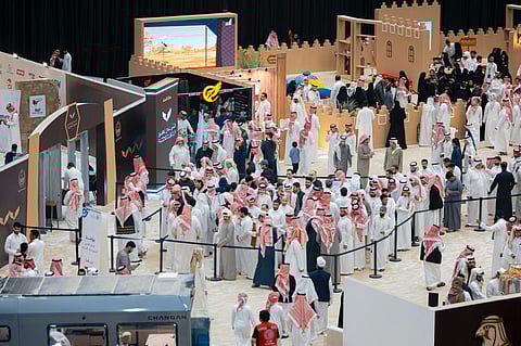 زحام لافت في فعاليات كأس نادي الصقور السعودي 2025 بالظهران