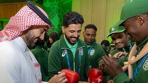 وزير الرياضة يكرّم أبطال السعودية في "آسياد البحرين" و"إسلامية الرياض"