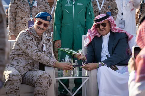 شاهد.. انطلاق معرض الطيران العام 2025 "ساند آند فن" بعروض أوركسترا وطائرات مبهرة