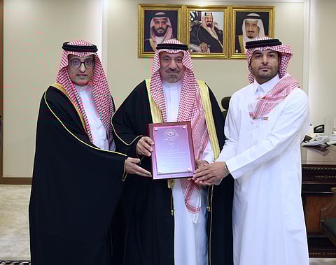 أمير نجران يُدشّن مبادرة "سُكّر على السُكّر" ويهنّئ مستشفى الملك خالد بالدرع الذهبي من ELSO