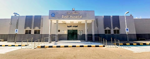 عملية جراحية طارئة تنقذ حياة سيدة سبعينية تعرّضت لانسداد كامل في القولون بمستشفى بدر