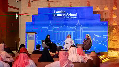 كلية لندن للأعمال تصدر دراسة عن فلاورد وتُعلن عنها خلال حفل افتتاحها في الرياض