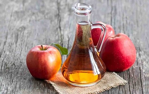 "القحطاني": عصير التفاح وزيت الزيتون قد يخففان التهاب المرارة