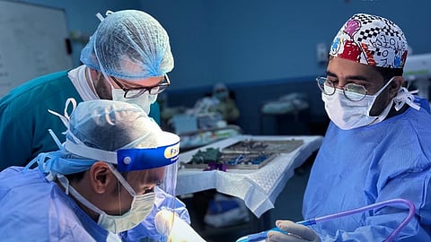 "ابتسم" تُجري 3 عمليات ناجحة وتُعيد البسمة لأطفال بمكة