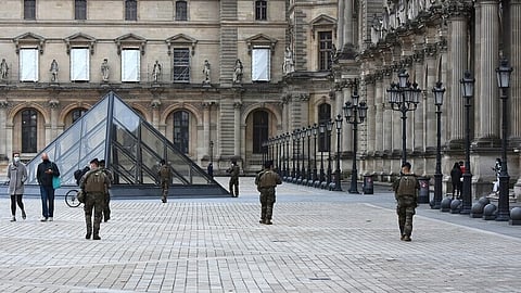 فرنسا: توقيف 4 مشتبهين جدد في سرقة مجوهرات نابليون من اللوفر