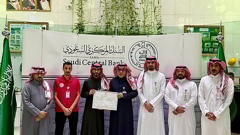 "الهلال الأحمر" يمنح البنك المركزي بالطائف شهادة الامتثال الإسعافي