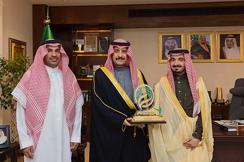 محافظ حفر الباطن يطّلع على مشروعات مؤسسة الشريع الخيرية