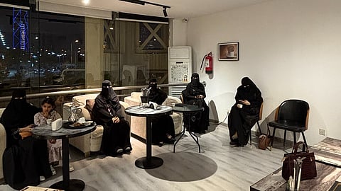 العتيبي: "ملهمات طويق" إهداء لولي العهد.. والشريك الأدبي حقّق حلم "سيدات الفكر"