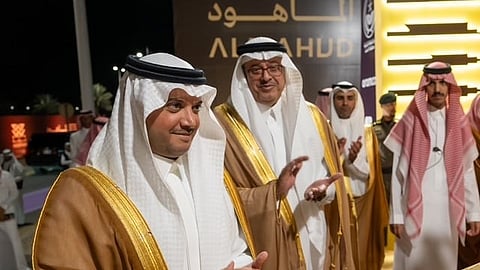 محافظ الأحساء يدشّن مصنع الماهود لحياكة البشوت بدعم من أرامكو وبتقنيات حديثة