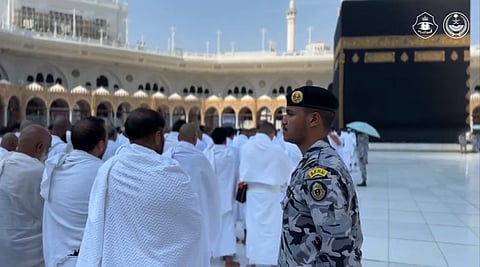 جهود ميدانية مكثفة لـ"أمن الحج والعمرة" بالمسجد الحرام لتنظيم الحشود وحماية المصلين
