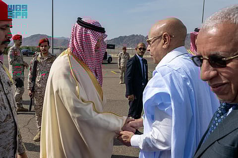 عقب زيارته المسجد النبوي الشريف..الرئيس الموريتاني يُغادر المدينة المنورة