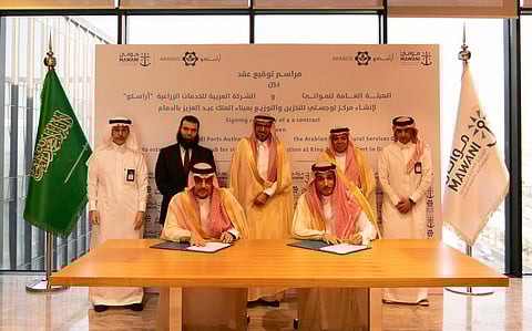 زياد آل الشيخ وسليمان المزروع يوقعان عقد إنشاء مركز لوجستي للتخزين والتوزيع