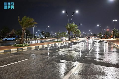 "الأرصاد": حالة جوية عنيفة على ينبع.. رياح 32 عقدة وأمطار 41.2 ملم واستنفار للجهات المعنية