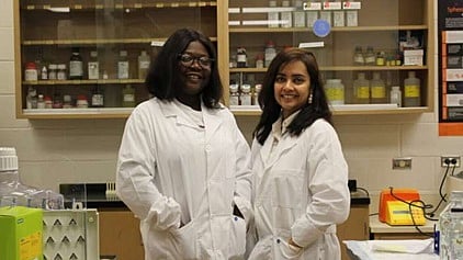 دراسة تحذّر: الدوام الليلي واضطراب النوم يسرّعان انتشار سرطان الثدي العدواني