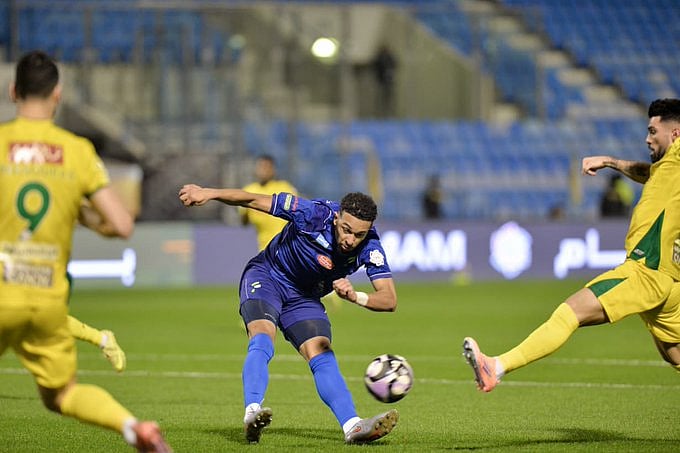 الفتح يهزم الخليج بهدف فرغاس ويقفز للمركز 11 في دوري روشن. فوز ثمين للفتح خارج أرضه. فرغاس يسجل هدف اللقاء عند الدقيقة 41. تمريرة حاسمة من مراد باتنا. الفتح يرفع رصيده إلى 11 نقطة. الخليج يتجمد عند 14 نقطة بالمركز التاسع 