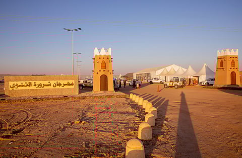 مهرجان شرورة الشتوي الثامن يجذب الآلاف بفعاليات تراثية وترفيهية متنوعة