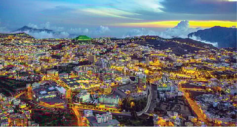 وفد منظمة الصحة العالمية يشيد بجاهزية مدن عسير وجودة الحياة