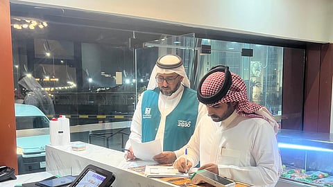 لجنة التوطين بنجران تواصل جولاتها على المطاعم والمقاهي وتحصي 124 موظفًا سعوديًا