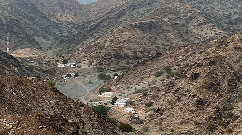 ضعف الاتصالات والإنترنت يرهق أهالي قرية "أتانا" شرق الليث