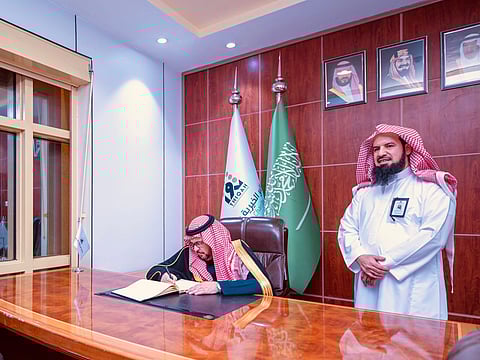 محافظ الدوادمي يدشّن الهوية البصرية الجديدة ومواقع جمعية ثقة الإلكترونية